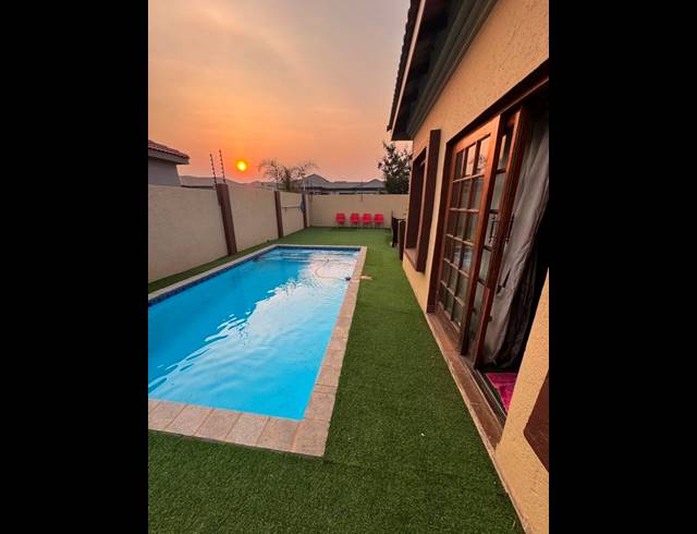 3 BEDROOM TOWNHOUSE FOR SALE IN AERORAND